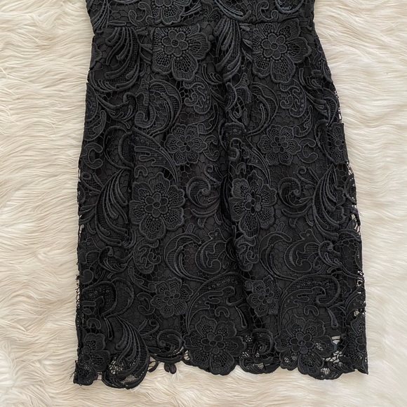 Dress The Population Black V-Neck Lace Cocktail Dress - Picture 4 of 11